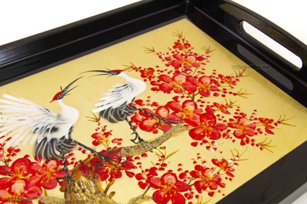 Plateau en Bois Laqué Doré, Motif Couple de Grues et Fleurs de Cerisier Rouges. Décoration et Artisanat du Vietnam. Article vendu par la Boutique Art-saigon.com