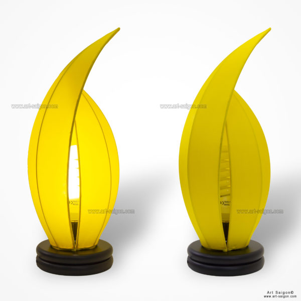 Lampe de Chevet en Pétale de Lotus en Tissu de Soie Jaune, Lampe de Table de Hoi An au Vietnam. Fabrication Artisanale. Article vendu par la Boutique Art-saigon.com