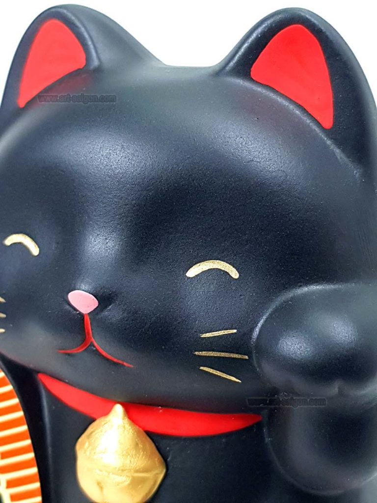 Maneki Neko, Fabriqué au Japon. Chat Porte Bonheur Japonais, Couleur Noir | Décoration et Artisanat Asiatique - Article vendu par la Boutique Art-Saigon.com