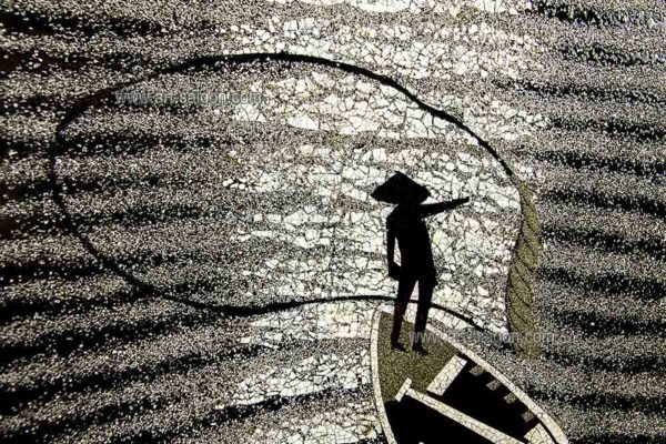Tableau en Bois Laqué, Fabriqué à la main, Motif Le Pêcheur Vietnamien. Peinture et Panneau Murale du Vietnam. Décoration et Artisanat Asiatique | Article vendu par la Boutique Art-Saigon.com