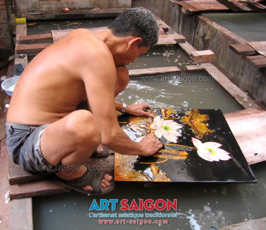 Atelier de Fabrication de la laque vietnamienne dans la province de Hồ Chí Minh au Vietnam | Boutique de Décoration et Artisanat Asiatique ART SAIGON | www.art-saigon.com
