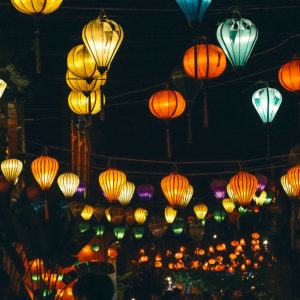 Ville-hoi-an-vietnam-asiatique-lanterne-lampion-bois-soie-art-saigon.com-4-W-300x300 Hội An, la ville des lanternes du Vietnam