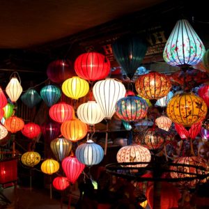 Ville-hoi-an-vietnam-asiatique-lanterne-lampion-bois-soie-art-saigon.com-6-W-300x300 Hội An, la ville des lanternes du Vietnam