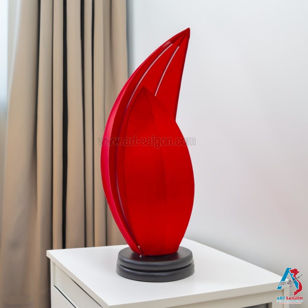 Lampe de Chevet en Pétale de Lotus en Tissu de Soie Rouge, Lampe de Table de Hoi An au Vietnam. Fabrication Artisanale. Article vendu par la Boutique Art-saigon.com