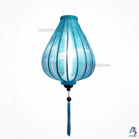 Lampion Asiatique en Soie Bleu Clair de la ville de Hoi An au Vietnam, Lanterne Traditionnel en Tissu, Bambou et Bois | Décoration et Artisanat Asiatique - Article vendu par la Boutique Art-saigon.com