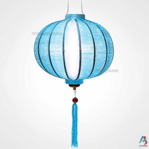 Lampion Asiatique en Soie Bleu Clair de la ville de Hoi An au Vietnam, Lanterne Traditionnel en Tissu, Bambou et Bois | Décoration et Artisanat Asiatique - Article vendu par la Boutique Art-saigon.com