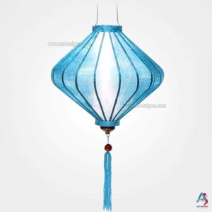 Lampion Asiatique en Soie Bleu Clair de la ville de Hoi An au Vietnam, Lanterne Traditionnel en Tissu, Bambou et Bois | Décoration et Artisanat Asiatique - Article vendu par la Boutique Art-saigon.com