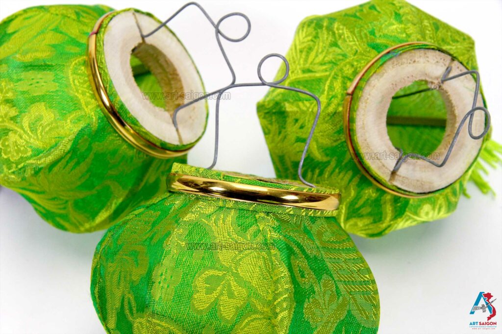 Lampion Asiatique en Soie Vert de la ville de Hoi An au Vietnam, Lanterne Traditionnel en Tissu, Bambou et Bois | Décoration et Artisanat Asiatique - Article vendu par la Boutique Art-saigon.com