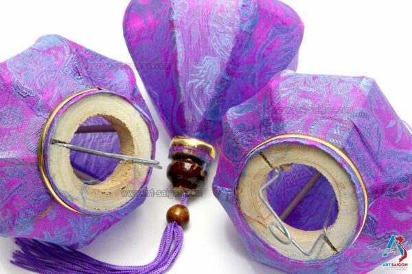 Lampion Asiatique en Soie Mauve de la ville de Hoi An au Vietnam, Lanterne Traditionnel en Tissu, Bambou et Bois | Décoration et Artisanat Asiatique - Article vendu par la Boutique Art-saigon.com