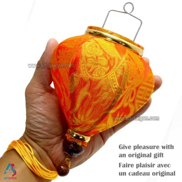 Lampion Asiatique en Soie Orange de la ville de Hoi An au Vietnam, Lanterne Traditionnel en Tissu, Bambou et Bois | Décoration et Artisanat Asiatique - Article vendu par la Boutique Art-saigon.com