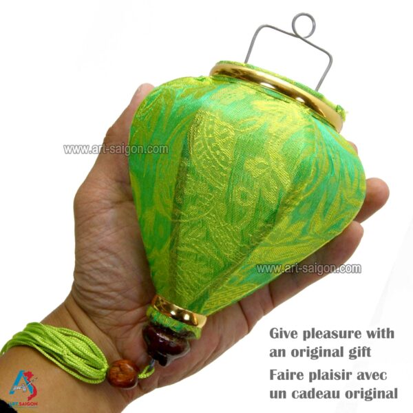 Lampion Asiatique en Soie Vert de la ville de Hoi An au Vietnam, Lanterne Traditionnel en Tissu, Bambou et Bois | Décoration et Artisanat Asiatique - Article vendu par la Boutique Art-saigon.com