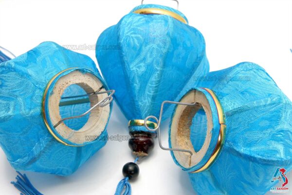 Lampion Asiatique en Soie Bleu de la ville de Hoi An au Vietnam, Lanterne Traditionnel en Tissu, Bambou et Bois | Décoration et Artisanat Asiatique - Article vendu par la Boutique Art-saigon.com