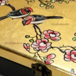 Boite Bijoux en Bois Laqué Doré "Couple d’oiseaux et Fleurs de Cerisier". Décoration et Artisanat du Vietnam. Article vendu par la Boutique Art-saigon.com
