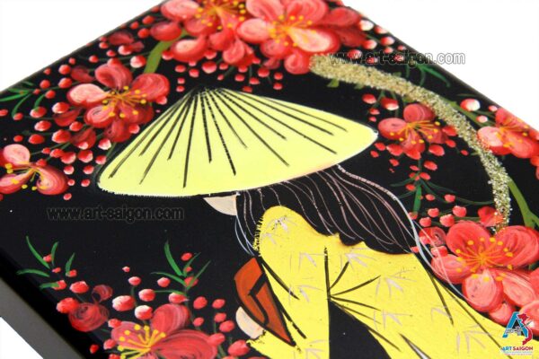 Boite Bijoux en Bois Laqué "Femme Vietnamienne et Fleurs de Cerisier". Décoration et Artisanat du Vietnam. Article vendu par la Boutique Art-saigon.com