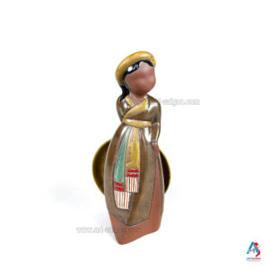 Statuette en terre cuite - Fille du Nord du Vietnam - Artisanat du Vietnam (H15cm)(réf. A17-2)